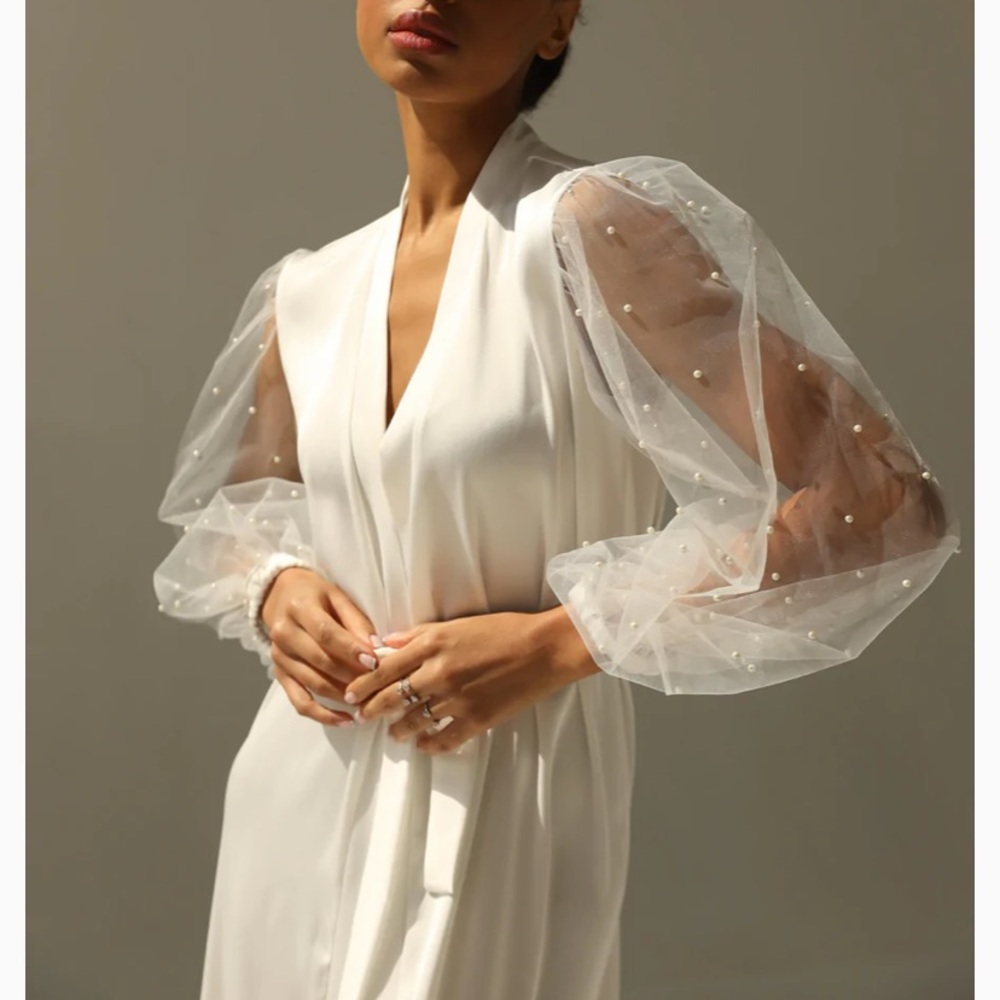 Cassidy - White long satin Pearl Robe